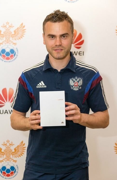 Представители Huawei проводили сборную России по футболу