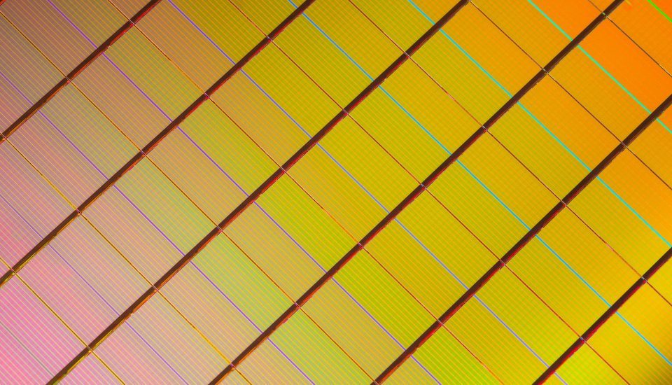 2303667_3D_XPoint_Wafer-Close-Up