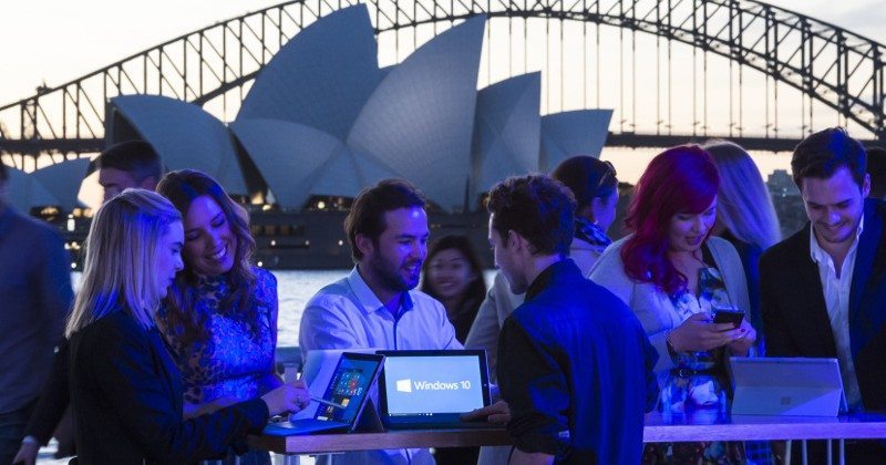 Windows-10-fan-celebration-in-Sydney1-800x420