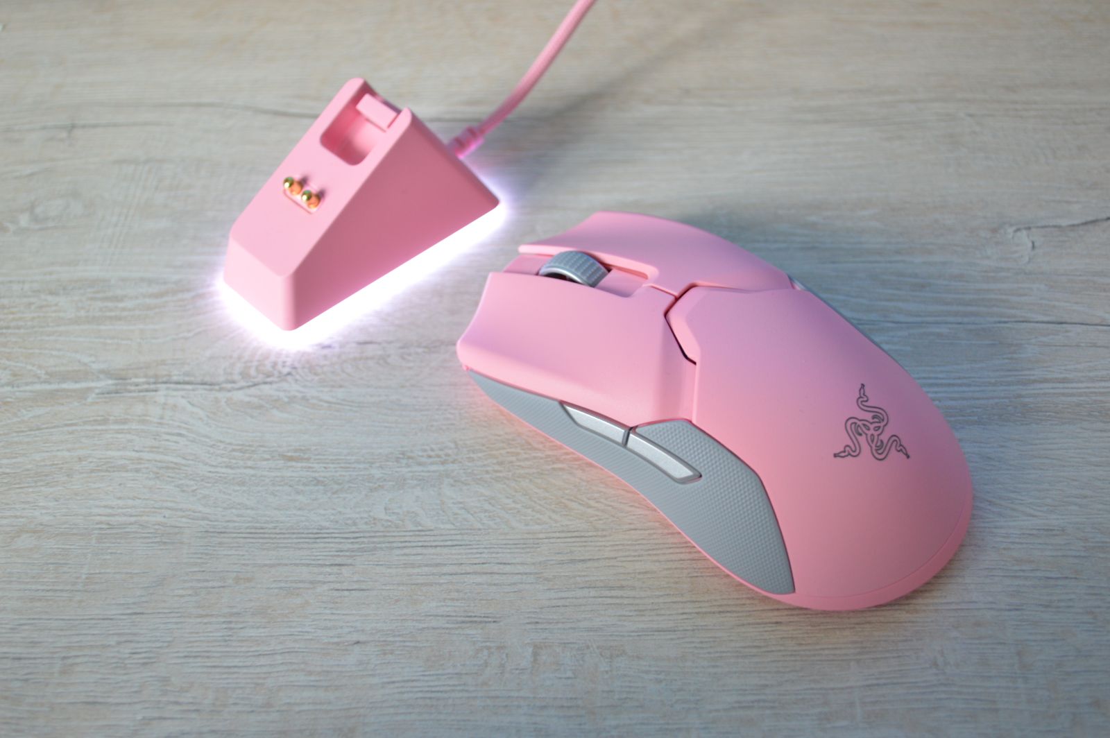 Розовая беспроводная мышь. Razer Viper Ultimate & Mouse Dock - Mercury. Беспроводная мышка Razer розовая. Разер Вайпер мышка в3. Razer мышка розовая.