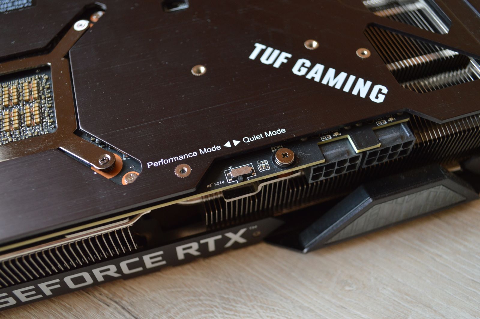 ASUS TUF Gaming GeForce RTX 3090 переключатель