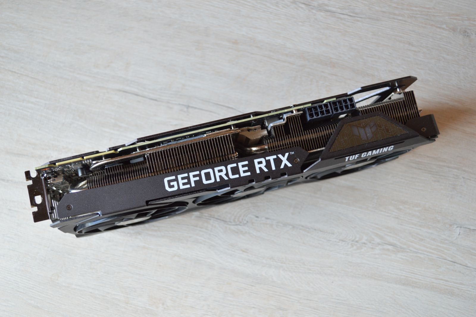 ASUS TUF Gaming GeForce RTX 3090 с торца
