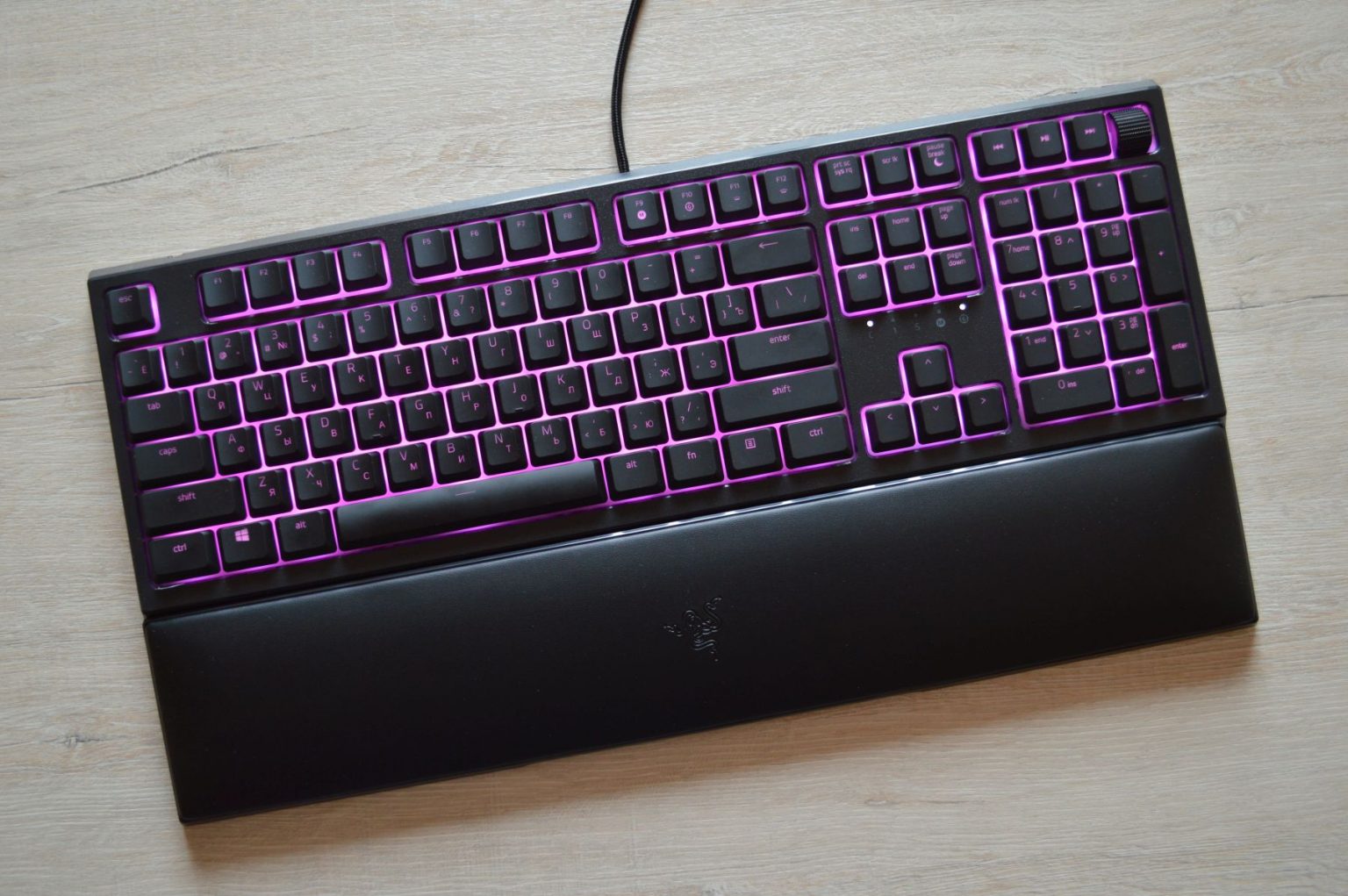 Как менять подсветку на клавиатуре razer ornata v2