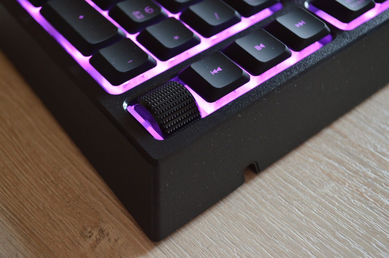 Как менять подсветку на клавиатуре razer ornata v2