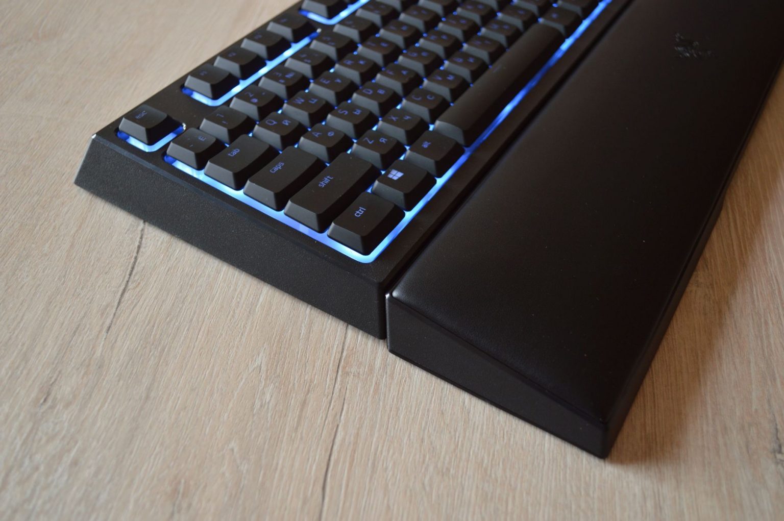 Как менять подсветку на клавиатуре razer ornata v2