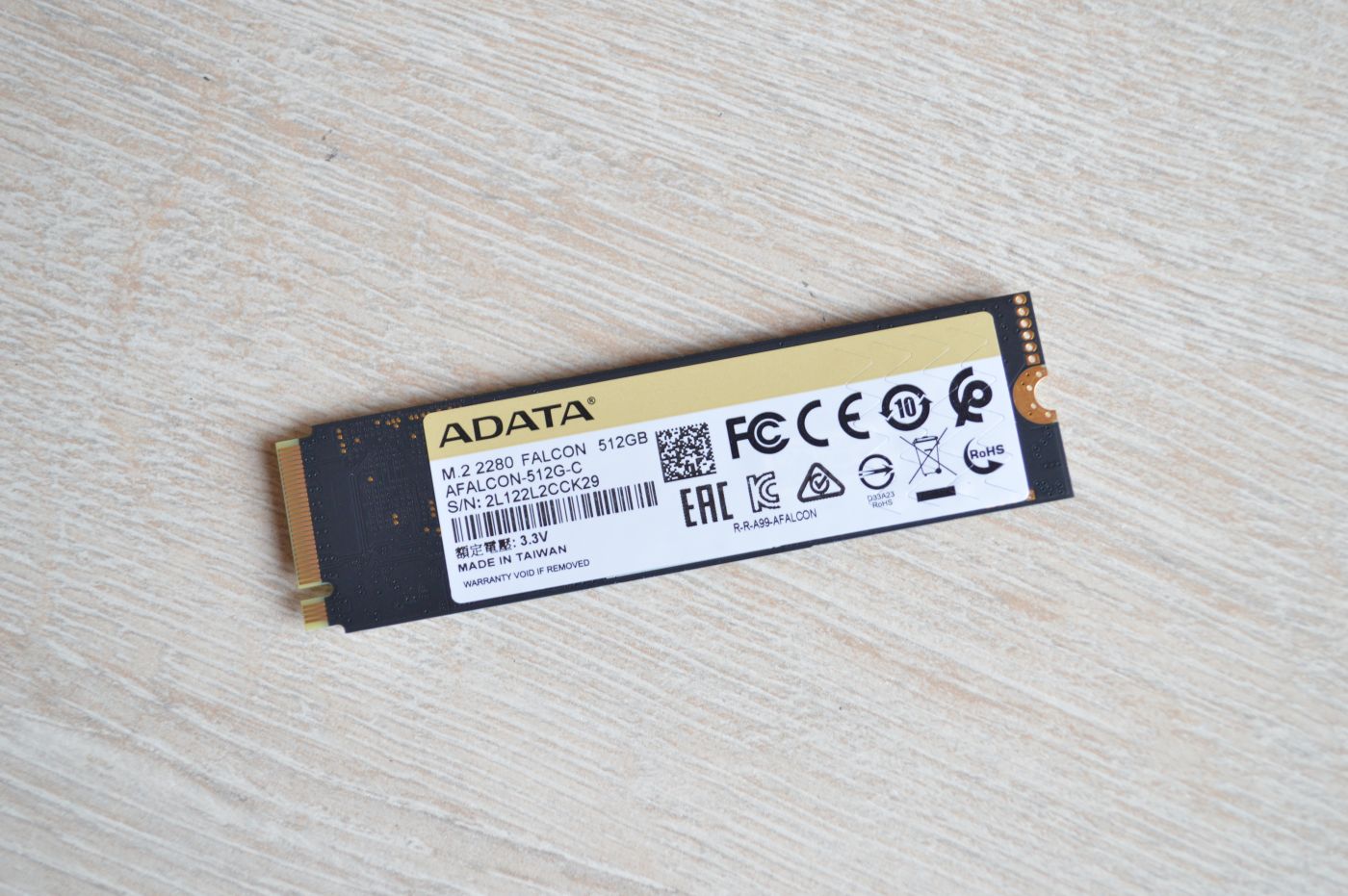 ADATA Falcon 512 Гбайт наклейка