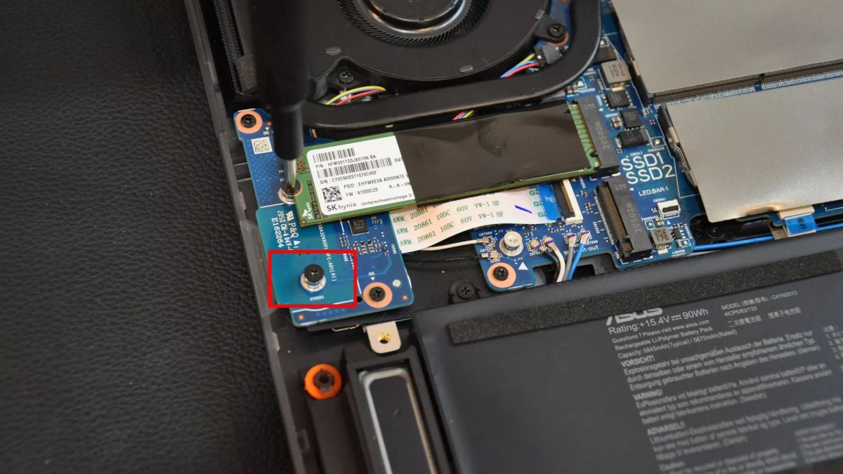 Что можно сделать с ноутбуком ASUS RHG Strix (увеличить объем оперативной памяти и установить дополнительный диск)?