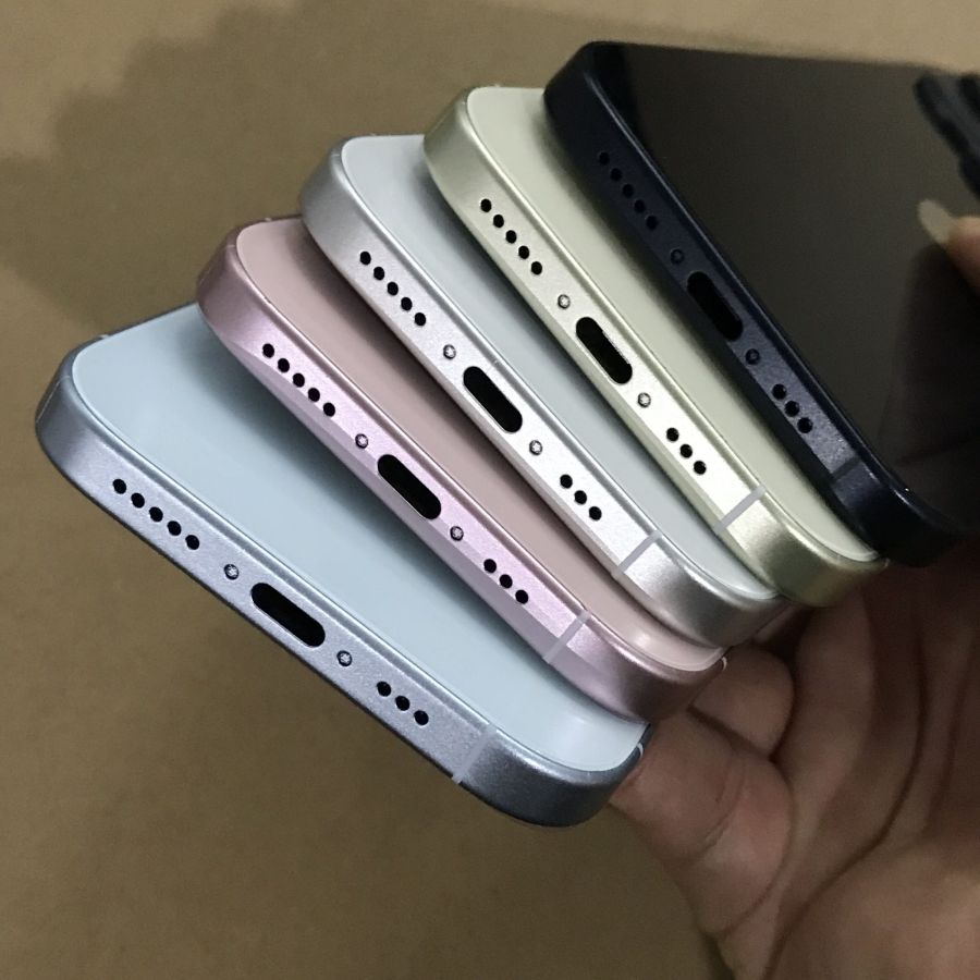 В сети появились фотографии iPhone 15 и iPhone 15 Pro, демонстрирующие цветовое оформление смартфонов