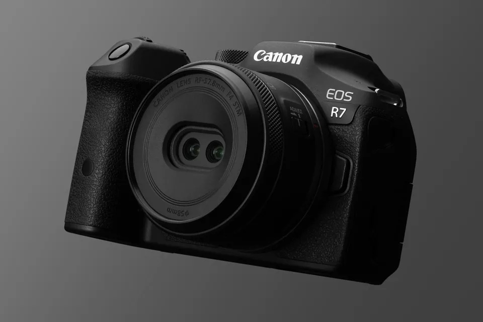 3D-объектив RF-S7.8mm F4 STM Dual