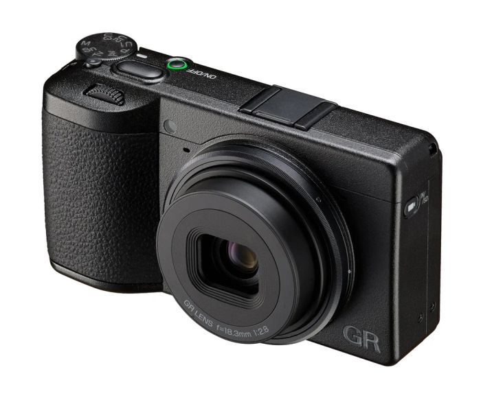 Ricoh анонсировала компактную камеру GR IV: больше мегапикселей, новая оптика и встроенная память