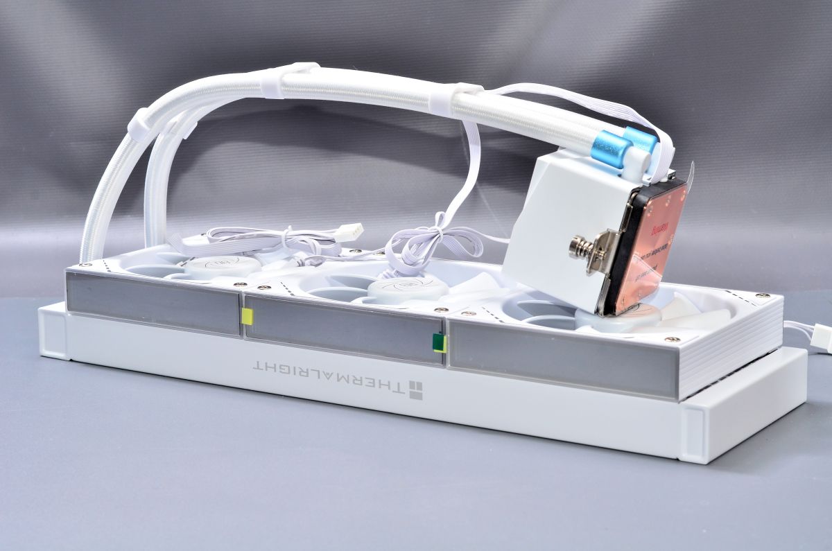 Thermalright Frozen Infinity 360 White